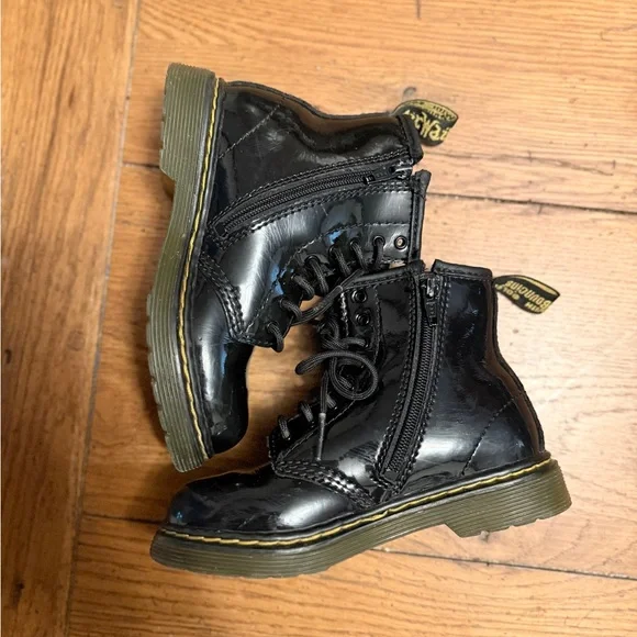 Dr. Martens Shiny Black Kids Boots size 10 - Picture 6 of 9